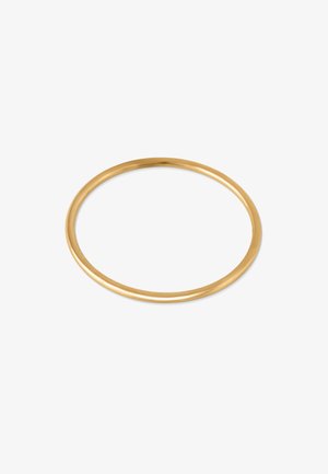 Goudkleurige metalen bangle armband, ronde vorm, gladde textuur, uniforme breedte, zonder versieringen of extra hardware.