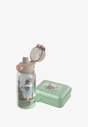 Klare Plastik-Wasserflasche mit einem beigen Klappdeckel, die bunte Tierillustrationen zeigt; begleitet von einer mintgrünen, rechteckigen Aufbewahrungsbox.