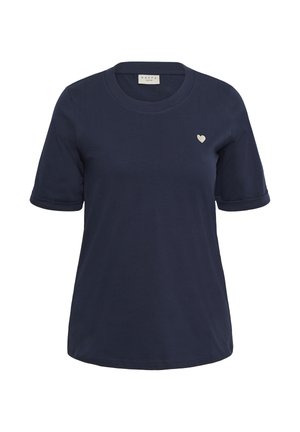 Tamnoplava kratka majica s okruglim izrezom i malim bijelim srcem na lijevoj strani prsa.
