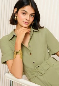 Friends Like These REGULAR FIT SHORT SLEEVE UTILITY TAILORED - Lühikeste varrukatega bodi - green