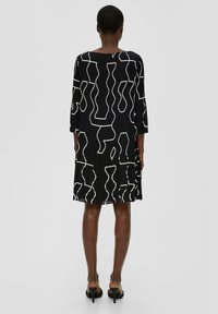 s.Oliver BLACK LABEL MIT PLISSEEFALTEN - Freizeitkleid - schwarz
