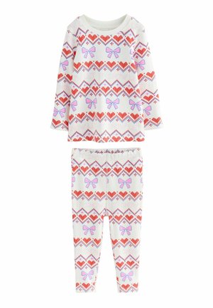 Zweiteiliges Schlafanzug-Set mit einem Langarmoberteil und Leggings. Beide sind weiß mit pinken und roten Herzen und Schleifen in einem geometrischen Muster.