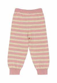 Roza i bež prugaste pletene hlače za bebe s elastičnim pojasom i rebrastim manžetama na bijeloj pozadini.