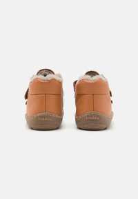 Froddo BAREFOOT WINTER UNISEX - Παπούτσια μωρού - cognac