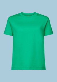 T-shirt vert uni à manches courtes avec col rond, présenté sur un fond bleu clair.
