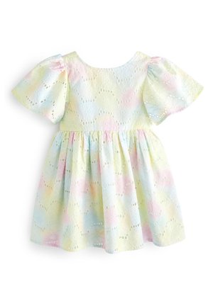 Robe de couleur pastel avec des détails en broderie anglaise, des manches courtes bouffantes, un col rond et une jupe évasée. Tissu léger.