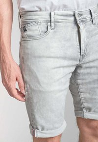 Le Temps Des Cerises BERMUDA EN JOGG - Short en jean - grey