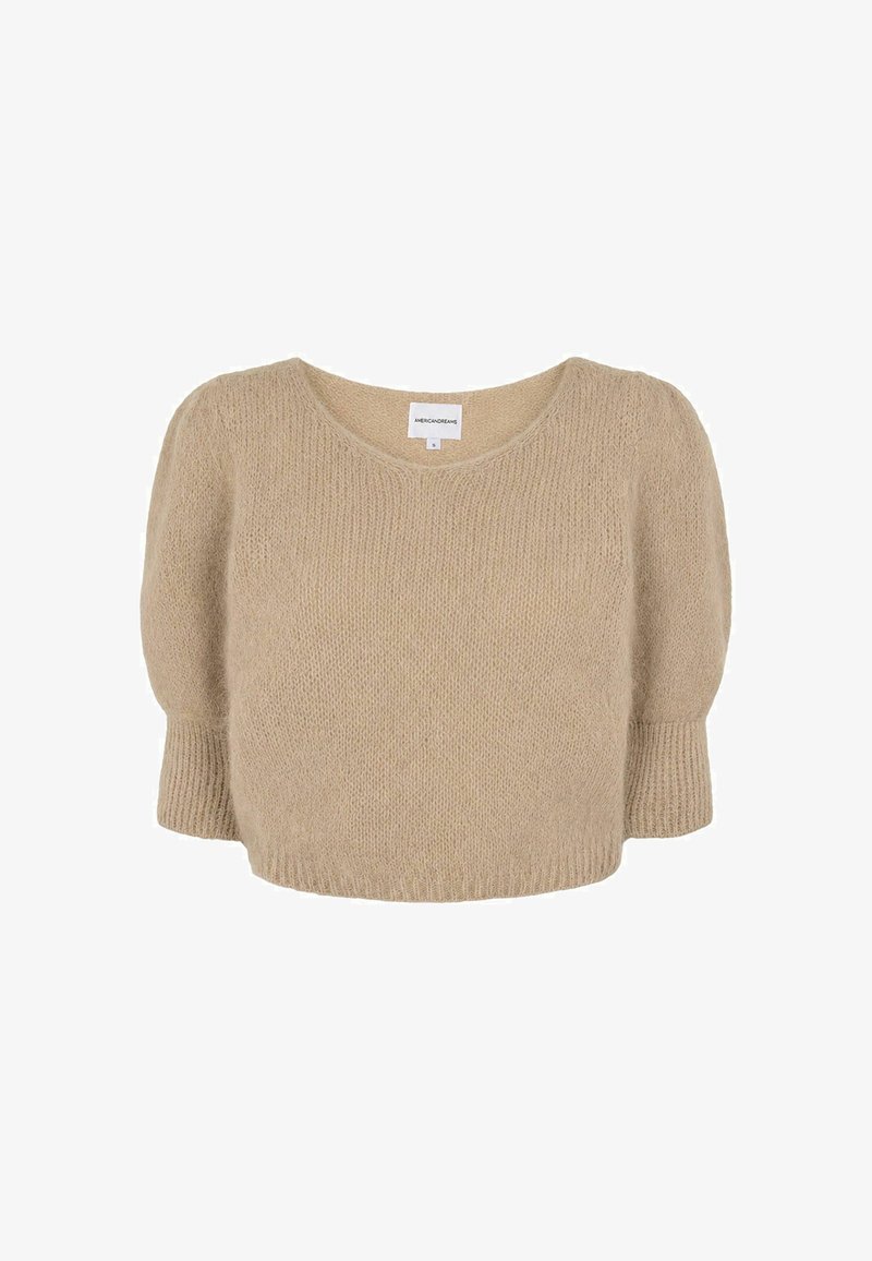Pull en maille beige court avec manches courtes et larges, poignets et ourlet côtelés, et encolure ronde, présenté sur un fond blanc uni.