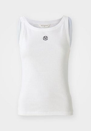 Top sin mangas blanco hecho de tela acanalada, con un escote redondeado y un logo negro en la parte delantera. Diseño sin mangas con una silueta ajustada.