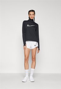 Nike Performance ONE - Pantalón corto de deporte - white/black