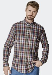 Koszula w kratę z długim rękawem w wielu kolorach, w tym niebieskim, zielonym, czerwonym i białym; z kołnierzykiem zapinanym na guziki, przednią kieszenią i teksturowaną tkaniną.