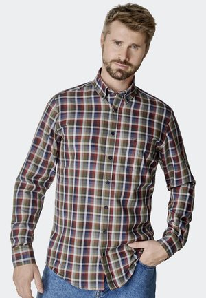 Koszula w kratę z długim rękawem w wielu kolorach, w tym niebieskim, zielonym, czerwonym i białym; z kołnierzykiem zapinanym na guziki, przednią kieszenią i teksturowaną tkaniną.