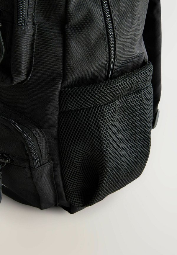 DOUBLE POCKET – Schulranzen