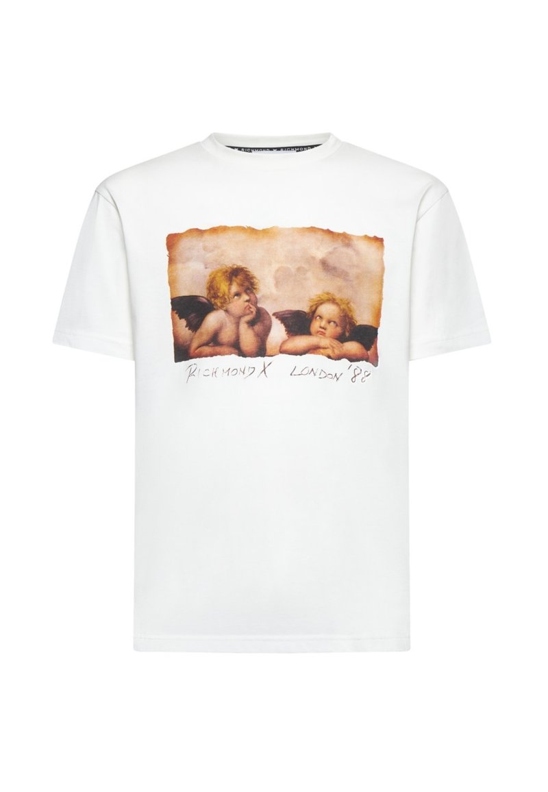 T-shirt di cotone bianco con stampa di un cherubino angelico in tonalità di marrone e pesca, con testo "RICHMOND X LONDON '88". Maniche corte.