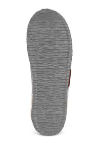 Grijze rubberen schoenzool met een gestructureerd, golvend patroon; voorzien van een zijlabel in oranje en zwart. Afgeronde vorm met een gladde rand.