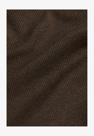 Brauner, gerippter Stoff mit weicher Textur und subtilen Tonwert-Variationen über die Oberfläche, die einen ruhigen visuellen Effekt erzeugen.