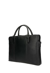 Schwarze Laptoptasche aus Leder mit strukturierten Oberfläche, glattem Mittelteil, doppelten Griffen und einem Reißverschluss. Sie hat ein minimalistisches Branding-Detail.