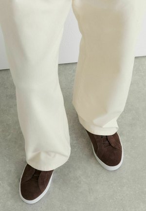 Reiss, Jalga libistatavad jalanõud - chocolate brown