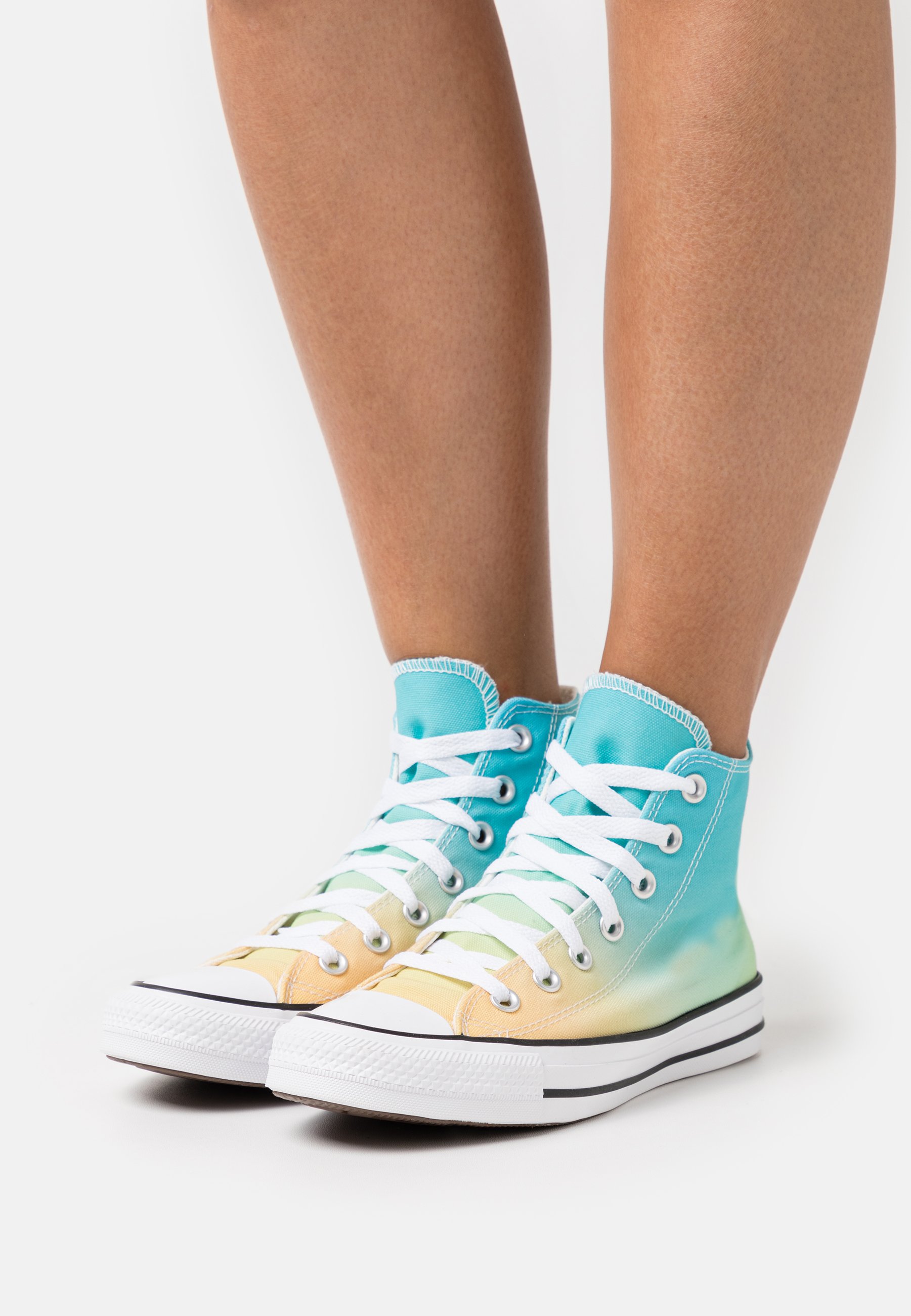 Ropa y zapatos de mujer | La mejor selección en Zalando