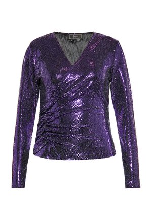 Paarse lange mouwtop bedekt met pailletten, met een V-hals en drapering. Glad textuur met een aansluitend silhouet.