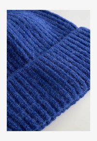 Unausgewählt, new blue