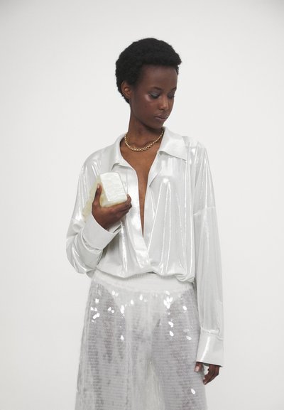 Norma Kamali SUPER OVERSIZED BOYFRIEND - Μπλούζα - pearl