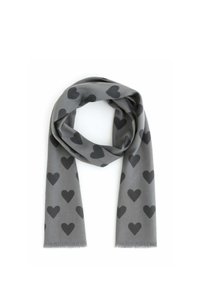 Sciarpa grigia con motivi a cuore scuri, realizzata in tessuto morbido. Presenta bordi sfrangiati, morbidamente drappeggiata e avvolta a spirale.
