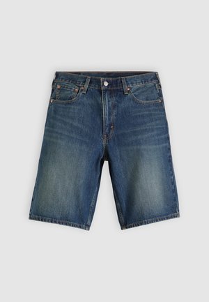 Blå denim shorts til knæene med knapper og lynlås foran, fem-lomme design og let falmet effekt på lårene.
