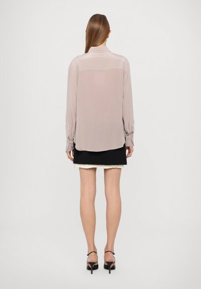 Victoria Beckham ASYMMETRIC RUFFLE  - Skjortebluser - taupe