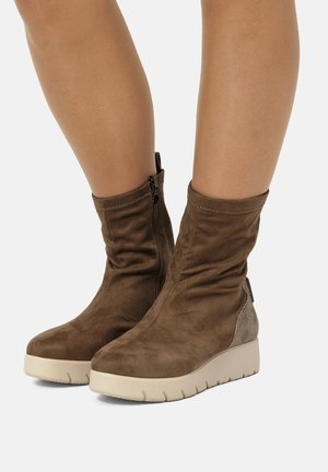 Stivaletti con plateau - marron