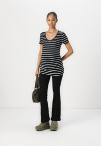Anna Field MAMA - 3 PACK - Lihtne T-särk - black /white/multi-coloured Väikepilt 1