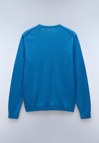 Maglione blu con una texture liscia, polsini e orlo a costine e cuciture delle spalle in contrasto. Piccolo tag del logo sul lato sinistro vicino all'orlo.