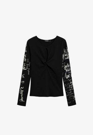 Top negro de manga larga con un detalle de nudo en la parte delantera. Una manga presenta texto manuscrito en blanco. Tejido suave con un diseño ajustado.