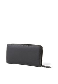Portafoglio in pelle nera con texture liscia, forma rettangolare e chiusura con zip. Presenta cuciture visibili e un piccolo tirante per la zip.