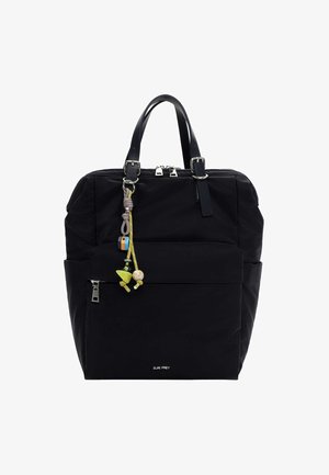 Zwart nylon boodschappentas met ritsvak aan de voorkant, dubbele handvaten, zilverkleurig beslag en decoratieve sleutelhanger met meerkleurige kralen.