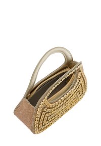 Beaded handtas met een goud- en beige textuur, ronde vorm, handvat aan de bovenkant en ritssluiting. Gedetailleerd met een geometrisch patroon.