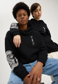 YOURTURN by Zalando - UNISEX - Sweatshirt - black Thumbnail Image 1
