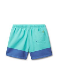 Zwemshorts in een lichtteal kleur met een donkerblauwe streep aan de onderkant. Voorzien van een elastische waistband en een achterzak.