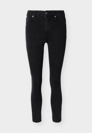 Czarne, wysokowalne obcisłe dżinsy z przodu zapinane na guziki, dwoma przednimi kieszeniami i dwoma tylnymi kieszeniami, prezentowane na jednolitym tle.