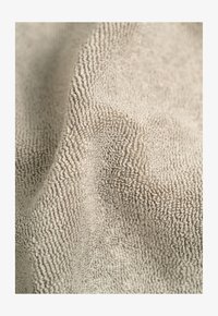 Ausgewählt, shadow green