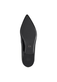 Zapato de tacón alto de charol negro con punta afilada, suela plana, agarre texturizado y detalle del logo de la marca cerca del tacón. Talla 37.