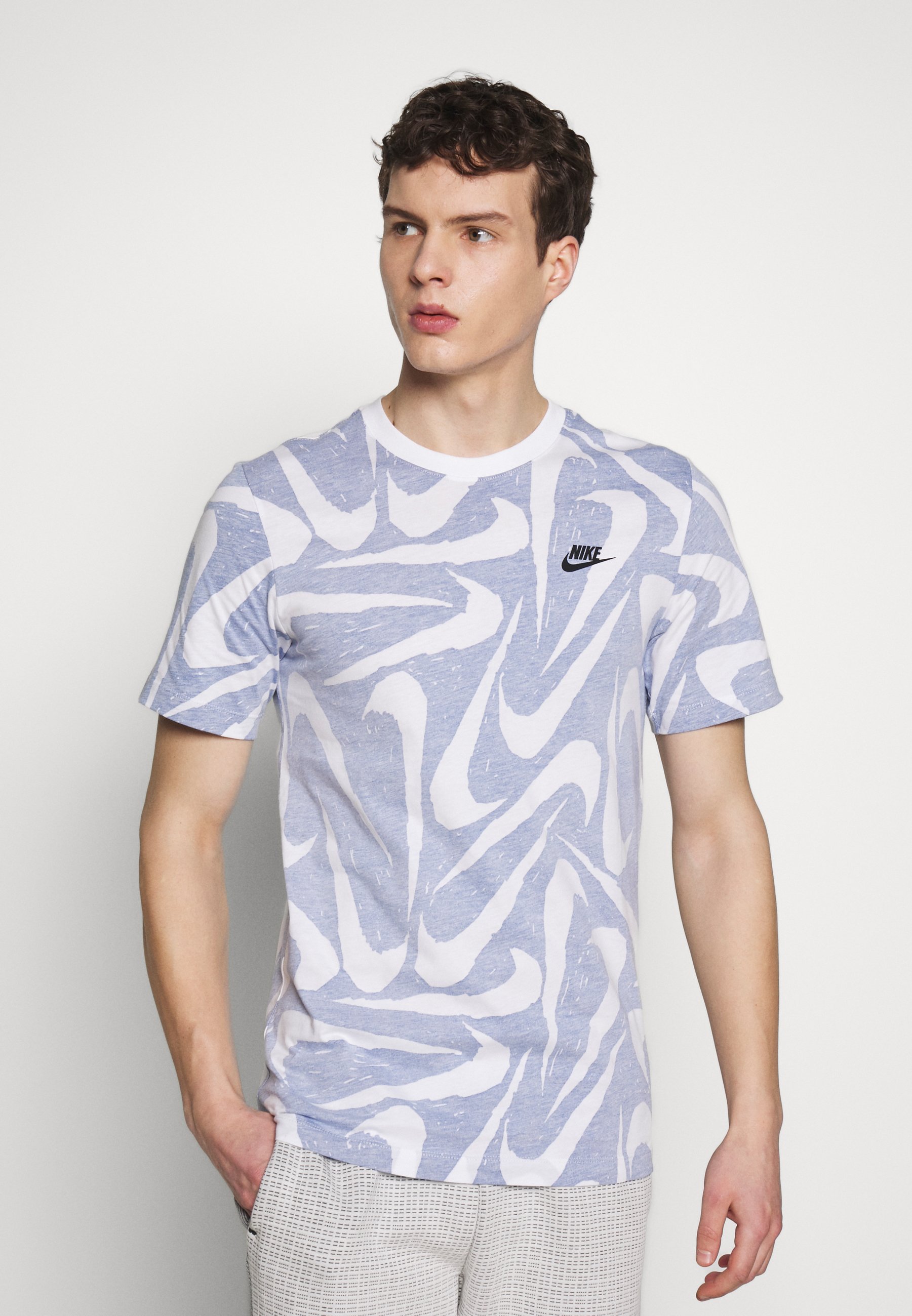 camiseta nike hand drawn