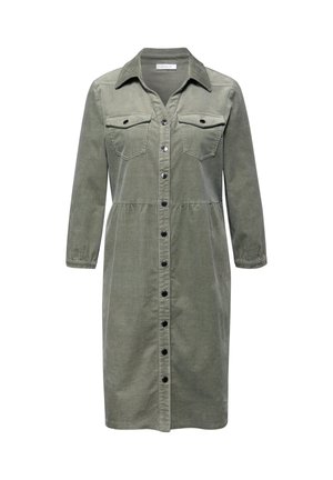 Vestido abotonado verde oliva con cuello, dos bolsillos en el pecho y mangas tres cuartos. Cuenta con una cintura fruncida y botones negros.