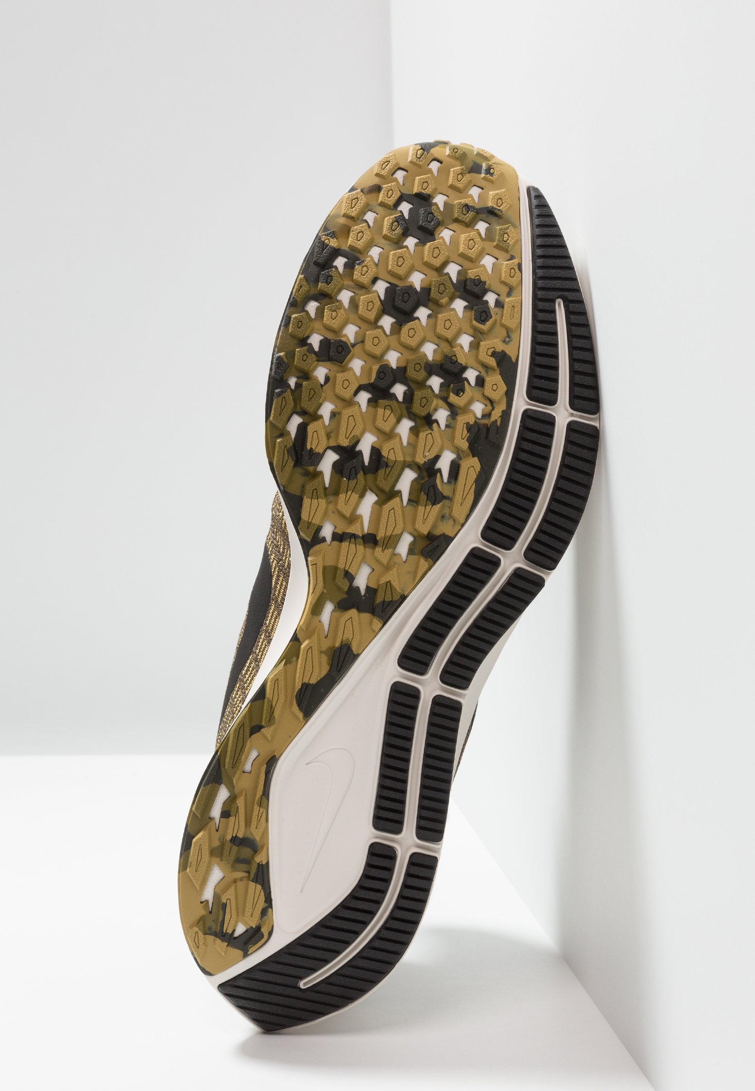 Nike Performance AIR ZOOM PEGASUS 35 GPX - Neutral running shoes -  olive/black/light orewood brown/olive - Zalando.co.uk