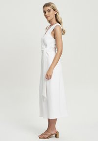 TUSSAH ELEANOR MIDI - Denné šaty - white
