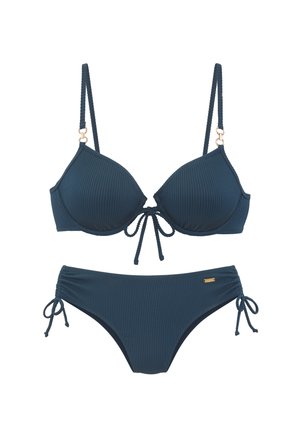 Zweiteiliger dunkelblauer, gerippter Bikini mit verstellbaren Schulterriemen, vorderem Bindeband am Oberteil und seitlichen Bindebändern an der hoch taillierten Hose.