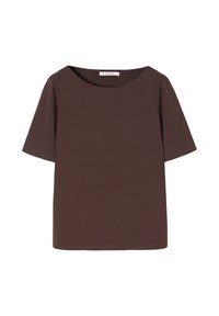 T-shirt en coton marron à manches courtes, avec un cou large et une coupe ample. Texture lisse sans motifs ni embellissements visibles.