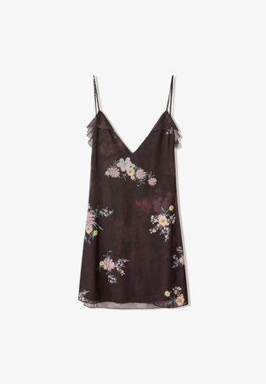 Kwiatowa sukienka na ramiączkach w ciemnym burgundowym kolorze, z dekoltem w kształcie litery V, cienkimi ramiączkami i falbaniastymi detalami, zdobiona wielokolorowymi wzorami kwiatowymi.