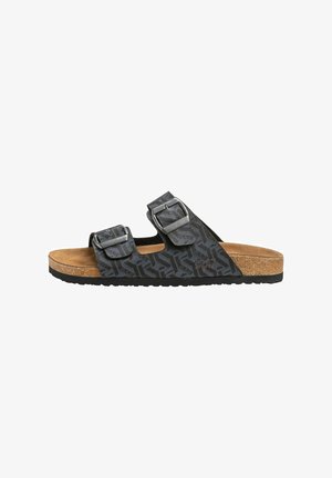 Zwarte schuifslipper met twee verstelbare metalen gespen, textuur bovenkant, kurken voetbed en rubberen zool met een geometrisch patroon.