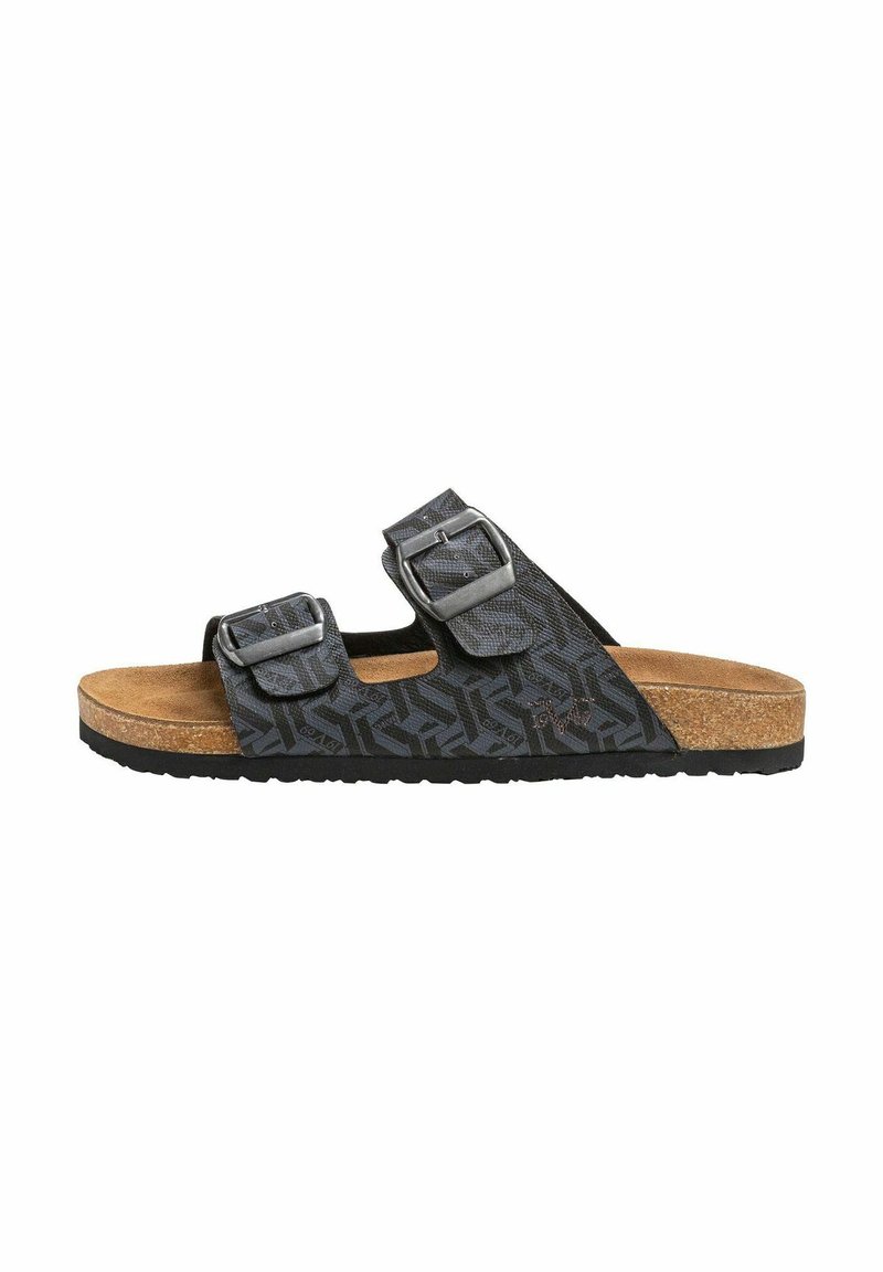 Schwarze Riemensandale mit zwei verstellbaren Metall-Schnallen, strukturiertem Obermaterial, Korkfußbett und Gummisohle mit geometrischem Muster.